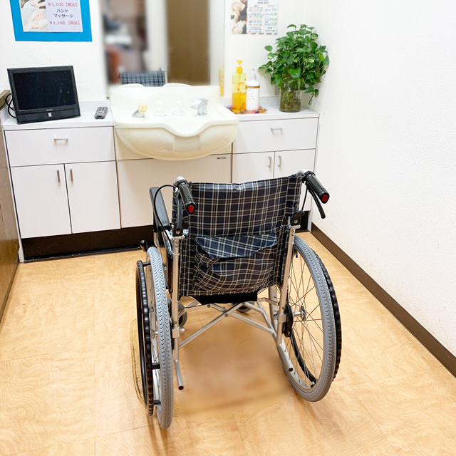 車椅子専用の施術室写真。施術用の椅子がなく、車椅子から乗り降りする必要はありません